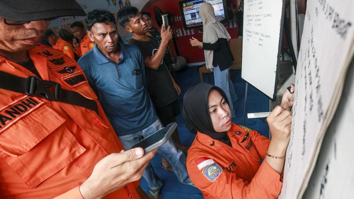 Seis muertos y 130 desaparecidos tras naufragio de ferri con más de 240 personas en Indonesia