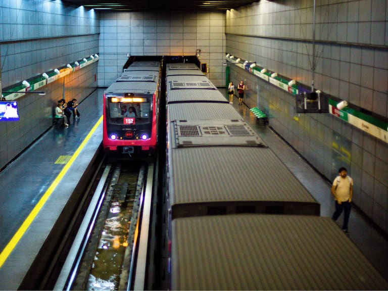 ¿Cuánto ganan los conductores del Metro de Santiago y cómo funciona el proceso de selección?