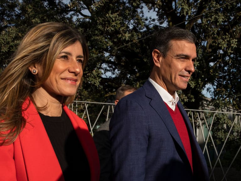 POZUELO DE ALARCON, SPAIN - NOVEMBER 10: Pedro Sanchez, Leader of the Socialist Party (PSOE) and Prime Minister of Spain (R) and his wife Maria Begona Gomez (L) leave after casting his vote on November 10, 2019 in Pozuelo de Alarcon, in Madrid province, Spain. Spain holds its fourth general election in four years on Sunday 10th November in the hope of breaking a prolonged political deadlock. After the last election, the Socialist Party (PSOE) Leader, Pedro Sánchez, was unable to secure enough parliamentary support to form a government. Other parties on the ballot are left-leaning Podemos, splinter party Más País, the conservative Popular Party, centre-right Ciudadanos and the far-right Vox. (Photo by Pablo Blazquez Dominguez/Getty Images)