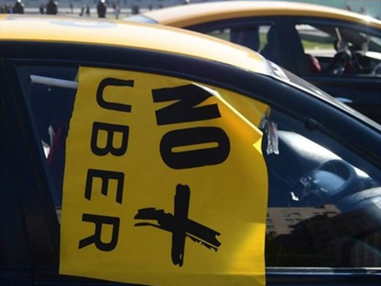 Enfrentamiento entre presunto conductor de Uber y taxistas termina con una persona fallecida