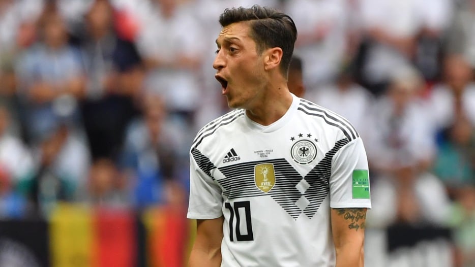 Mesut Özil cuelga los botines y se retira a sus 34 años: "Es hora de abandonar la gran etapa del fútbol"