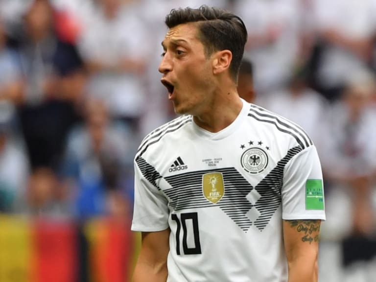 Mesut Özil cuelga los botines y se retira a sus 34 años: "Es hora de abandonar la gran etapa del fútbol"