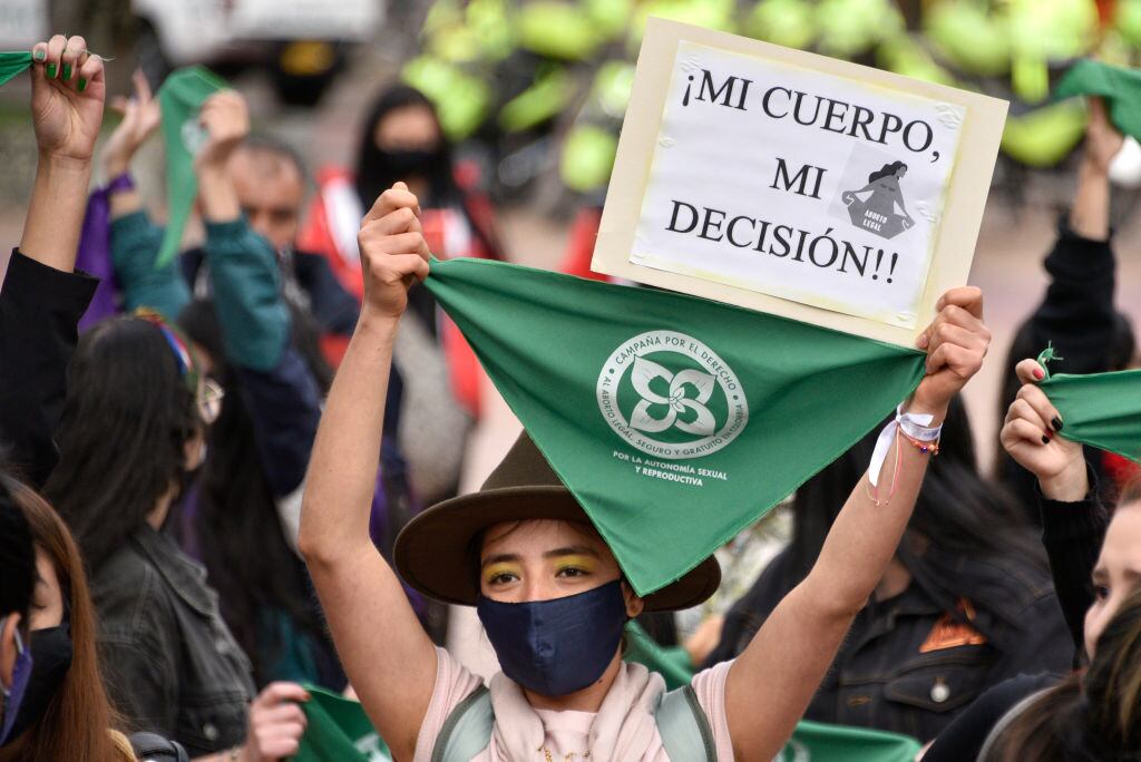 Feministas defienden el derecho al aborto en Bogotá