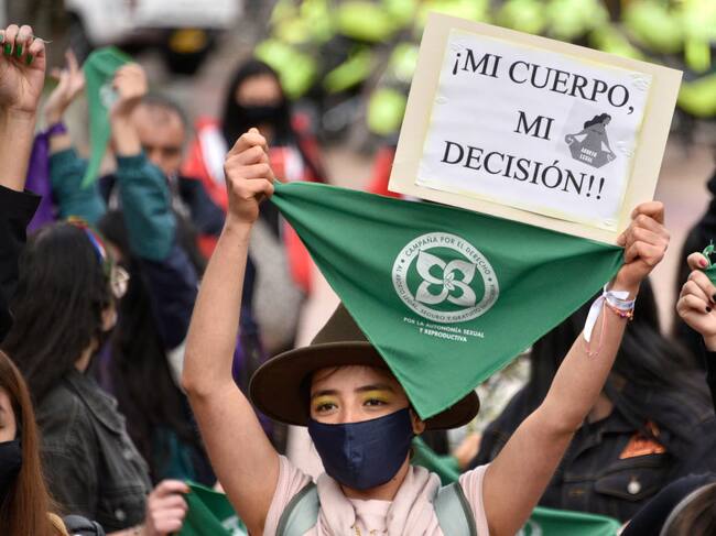 Feministas defienden el derecho al aborto en Bogotá
