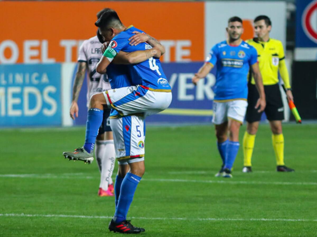 Audax Italiano le dio vuelta el partido a la U en Rancagua y llegó al liderato del fútbol chileno