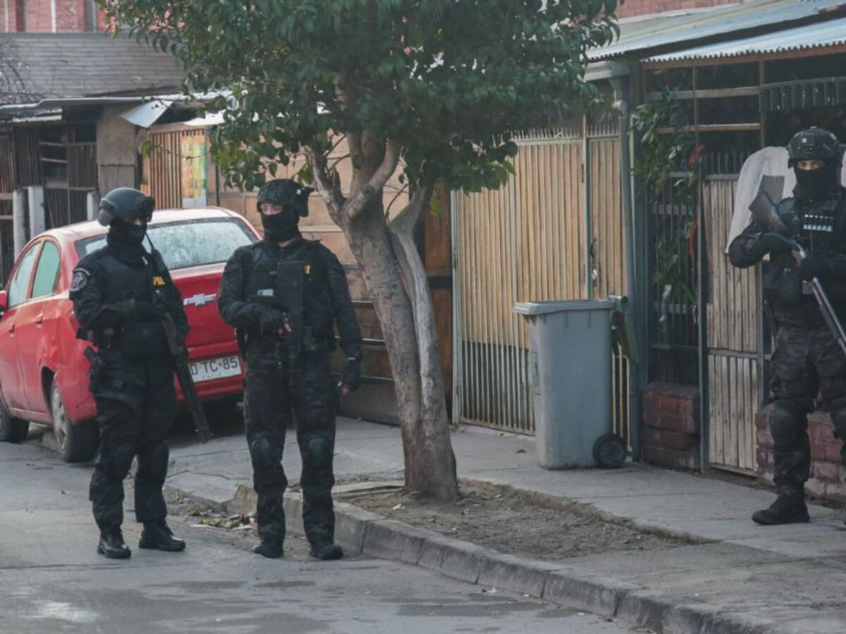 La caída de «Los Caldera»: PDI allana 36 casas y detiene a más de 27 personas por delitos vinculados a «violencia urbana»