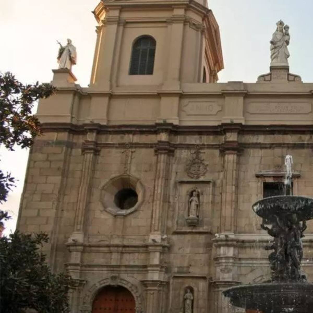 Ciudadano a Pata: Los 400 años de la vida universitaria en Chile