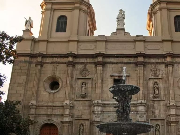 Ciudadano a Pata: Los 400 años de la vida universitaria en Chile