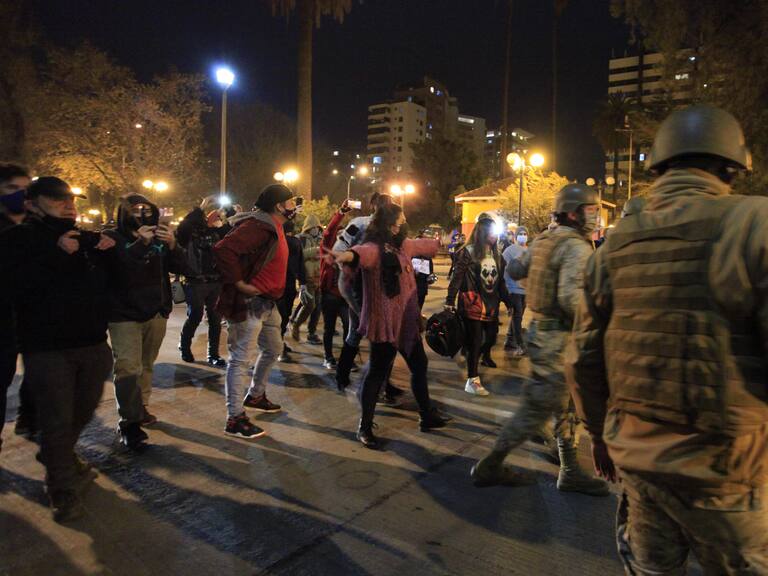 Militares llegaron hasta Plaza Ñuñoa por manifestaciones en medio de Cuenta Pública