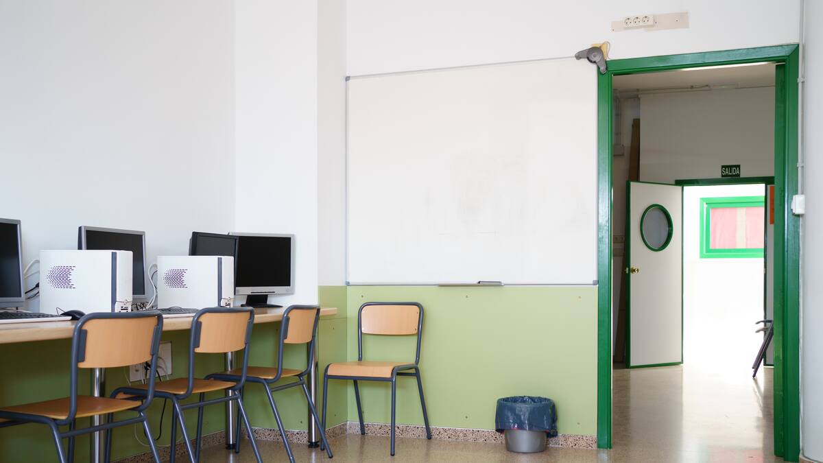 Escolar formalizado por enviar aviso de bomba desde el correo de un compañero: no podrá entra a la sala de computación