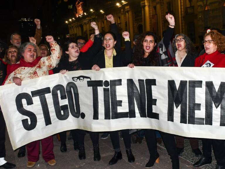 «Reconocer la historia y aportar en su memoria»: Consejo Municipal aprueba cambio de nombre de nueve calles, un puente y una plazoleta de Santiago