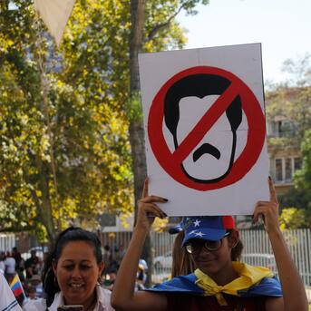 Tras secuestro de exmilitar en Chile: venezolanos se concentran frente a embajada de España en contra de la persecución del régimen de Maduro