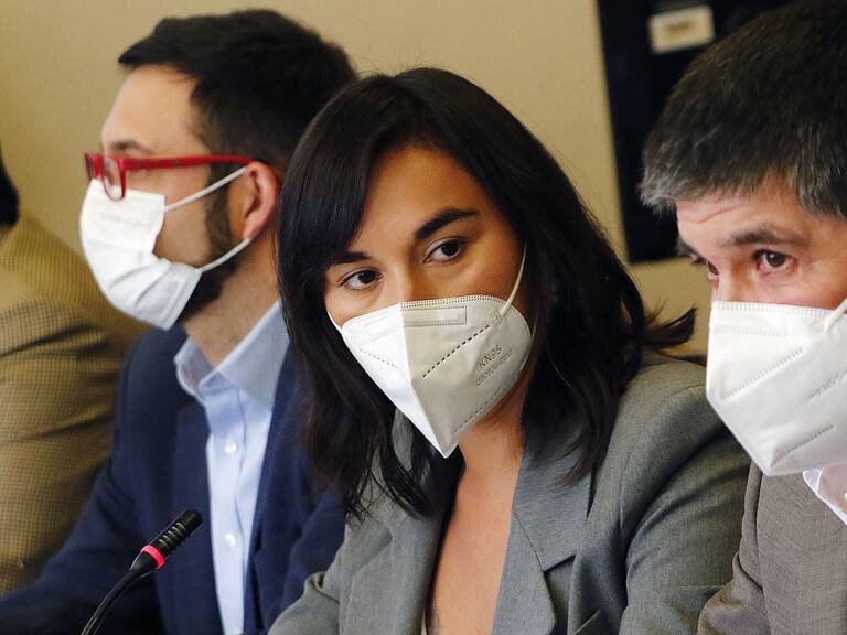 12 DE ABRIL DE 2022/VALPARAISOLos subsecretarios Miguel Crispi (i), Manuel Monsalve (d) y la ministra Izkia Siches (c), durante la Comisión de Gobierno Interior de la Cámara de Diputados.
FOTO: LEONARDO RUBILAR CHANDIA/AGENCIAUNO