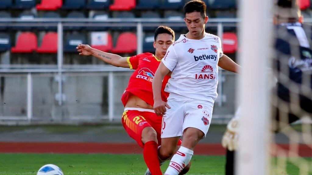 Ñublense extrema recursos y llega a los lanzamientos penales para eliminar a Independiente de Cauquenes en Copa Chile