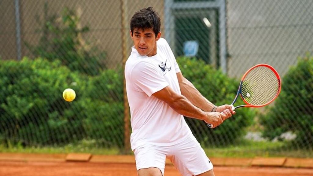 Cristian Garin supera a Coppejans y la lluvia en Alemania para clasificar al cuadro principal de Hamburgo