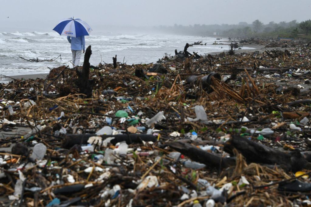 Contaminación que se ubica en la playa del municipio de Omoa