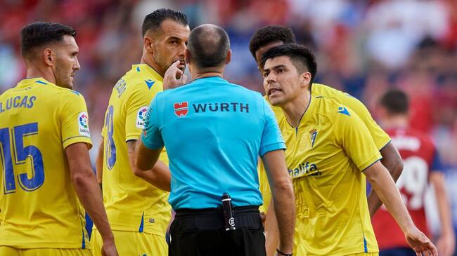 Tomás Alarcón fue expulsado en la derrota del Cádiz ante el Osasuna