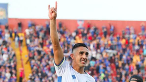 Osvaldo González recibe homenaje de Universidad de Chile