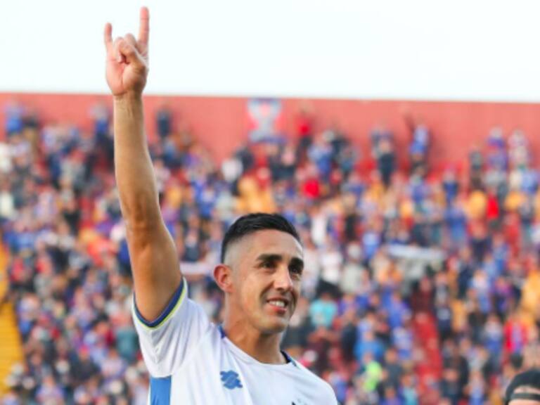 Osvaldo González recibe homenaje de Universidad de Chile