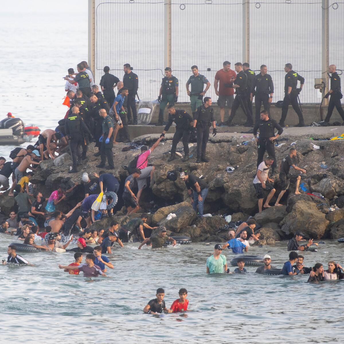 Crisis migratoria golpea a España: cerca de 50 mil marroquies ingresan a Ceuta