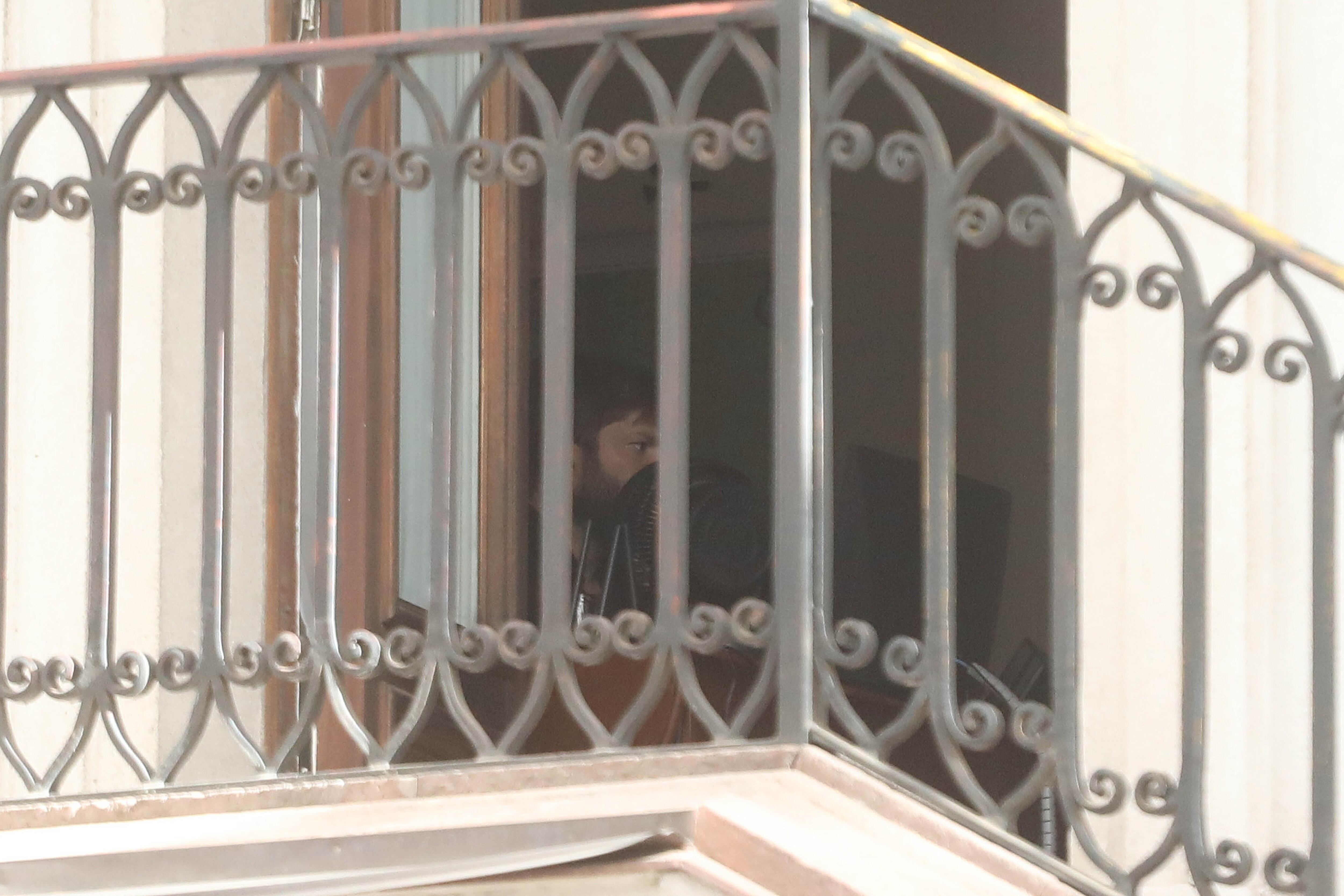 El Presidente Boric interrumpe sus vacaciones, para llegar al Palacio de la Moneda, y participar de una misa en honor al Carabinero fallecido / Agencia Uno