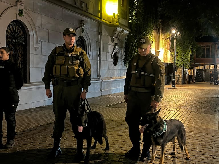 Carabineros arresta a 17 personas tras operativo nocturno en sectores bohemios de Santiago