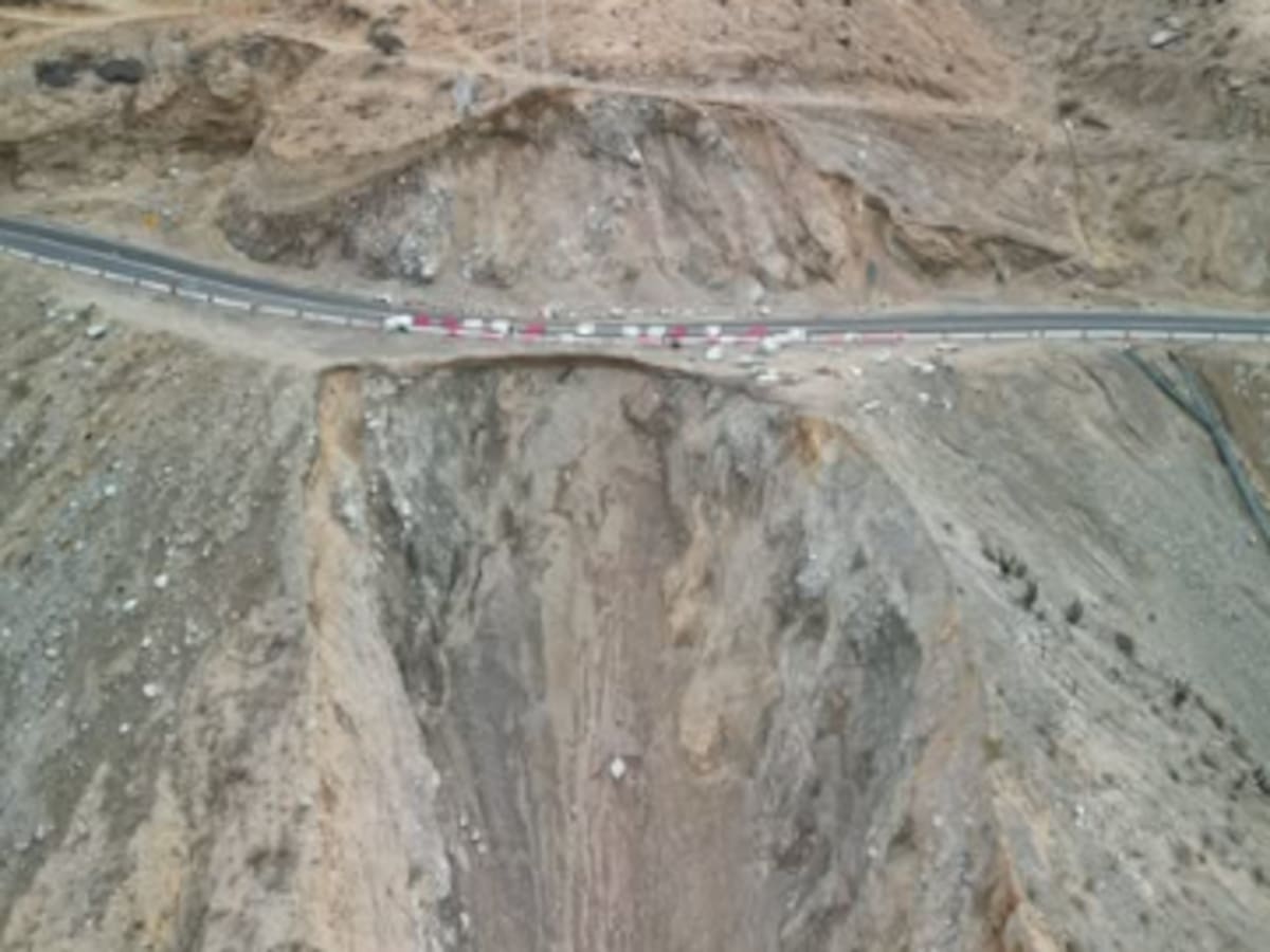 Enorme socavón amenaza principal ruta del Valle del Elqui: camino podría colapsar debido a la magnitud del daño