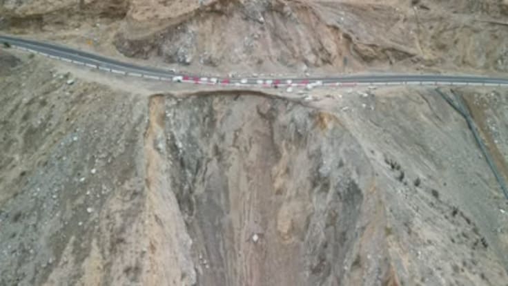 Enorme socavón amenaza principal ruta del Valle del Elqui: camino podría colapsar debido a la magnitud del daño