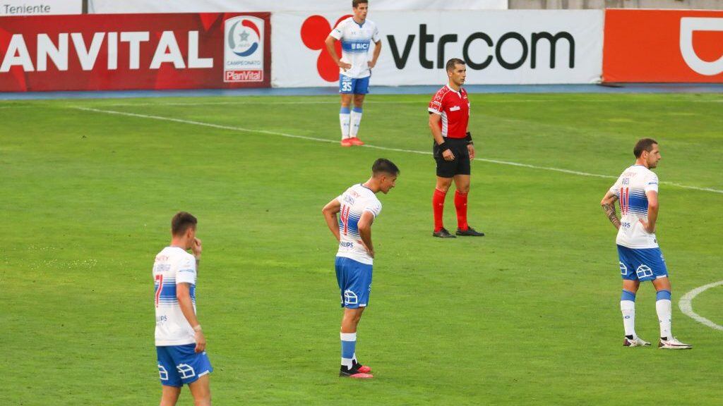 30 DE ENERO DE 2021/RANCAGUAEl jugador Marcelo Larrondo marca de remate el dos a cero frente a Universidad Catolica, jugadores de Universidad Catolica se lamentan, durante el partido valido por vigsima cuarta fecha del Campeonato Nacional AFP PlanVital 2020, entre OÕhiggins y Universidad Catlica, disputado en el Estadio El Teniente.
FOTO: SEBASTIAN ORIA/AGENCIAUNO