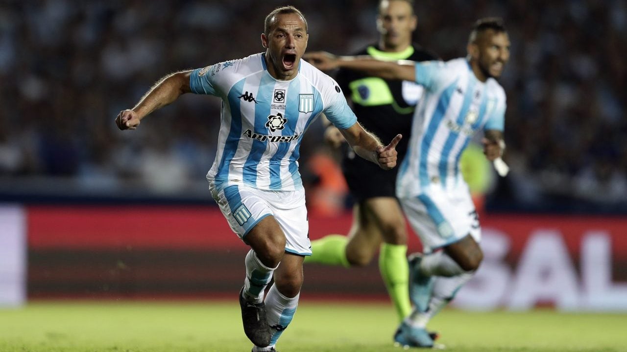 BUENOS AIRES, ARGENTINA - FEBRERO 9: Marcelo Diaz (I) de Racing Club en festejo despues de anotar el primer gol de su equipo durante el juego de la Fecha 19 de la Superliga 2019/20 de la Liga Argentina de Futbol en el estadio Presidente Peron el 9 de Febrero de 2020 en Buenos Aires, Argentina. FOTO: GUSTAVO ORTIZ/JAM MEDIA/AGENCIAUNO