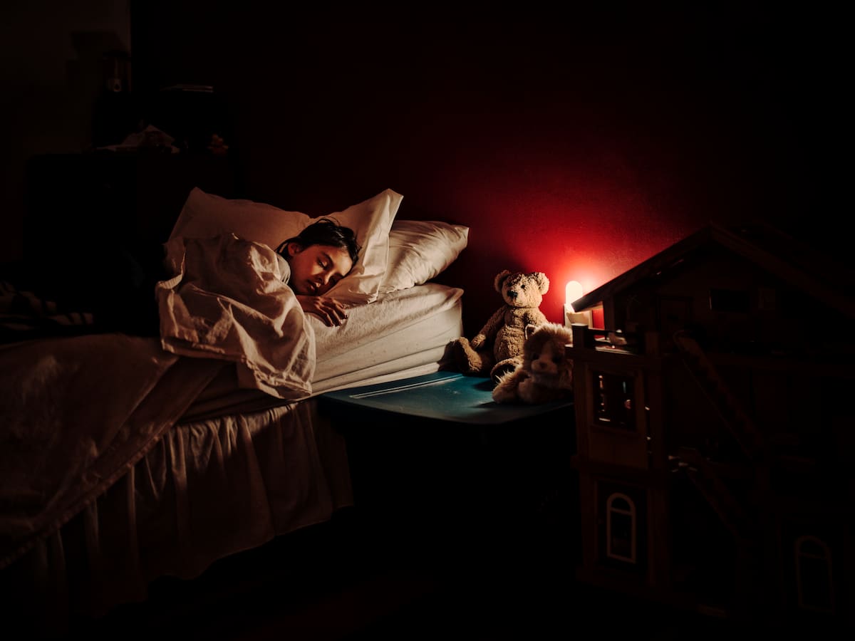 Cómo crear el ambiente ideal en el hogar para que los niños duerman mejor (y aprendan más)