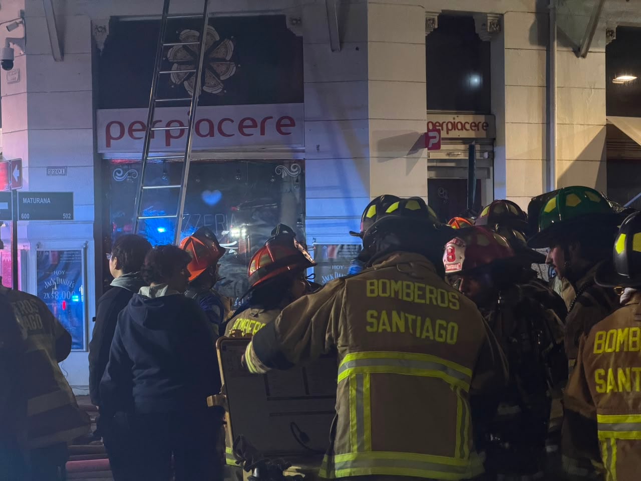 Incendio en restaurante del centro de Santiago