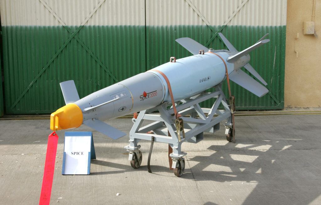 Una bomba Mk 84 de la fuerza aérea de Israel que fue entregada por Estados Unidos