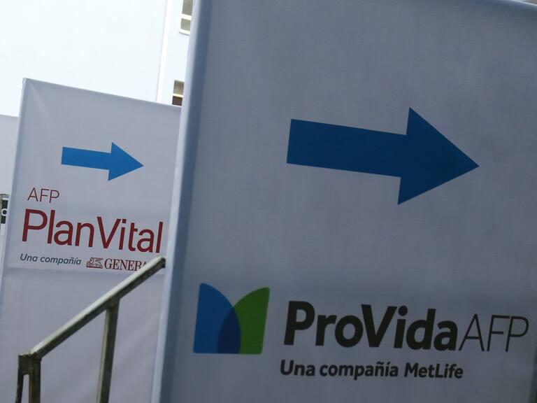 Economista y posible segundo retiro de fondos de AFP: «El efecto más directo del primero fue que recortamos en un 2% la caída de la economía»
