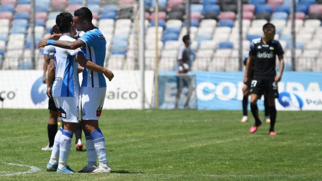 10 DE FEBRERO 2021 / ANTOFAGASTA Jugadores de Deportes Antofagasta celebran el triunfo , durante el partido valido por la Trigésima Segunda fecha del Campeonato Nacional AFP Plan Vital 2020, entre Deportes Antofagasta vs O'Higgins, disputado en el Estadio Calvo &amp; Bascuñan
FOTO CAMILO ALFARO / AGENCIAUNO