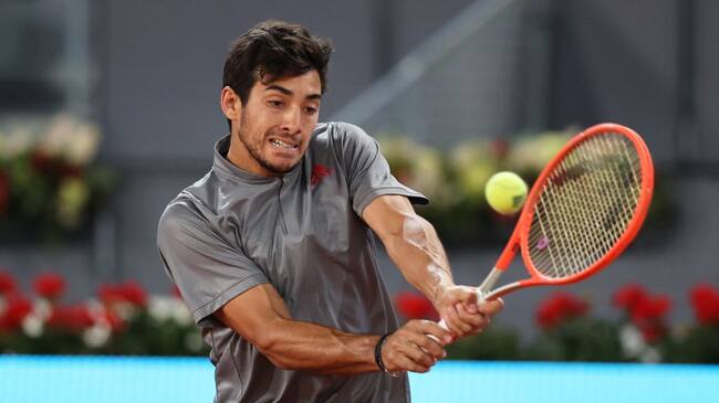 MADRID, SPAIN - MAY 07: Cristian Garín of Chile plays a backhand shot during their Quarter Final match against Matteo Berrettini of Italy during Day Nine of the Mutua Madrid Open at La Caja Magica on May 07, 2021 in Madrid, Spain. (Photo by Clive Brunskill/Getty Images)