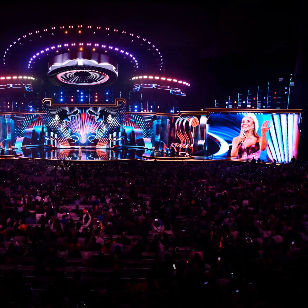 Festival de Viña 2025: así fue el “beso de teleserie” entre Karen Doggenweiler y Francisco Melo