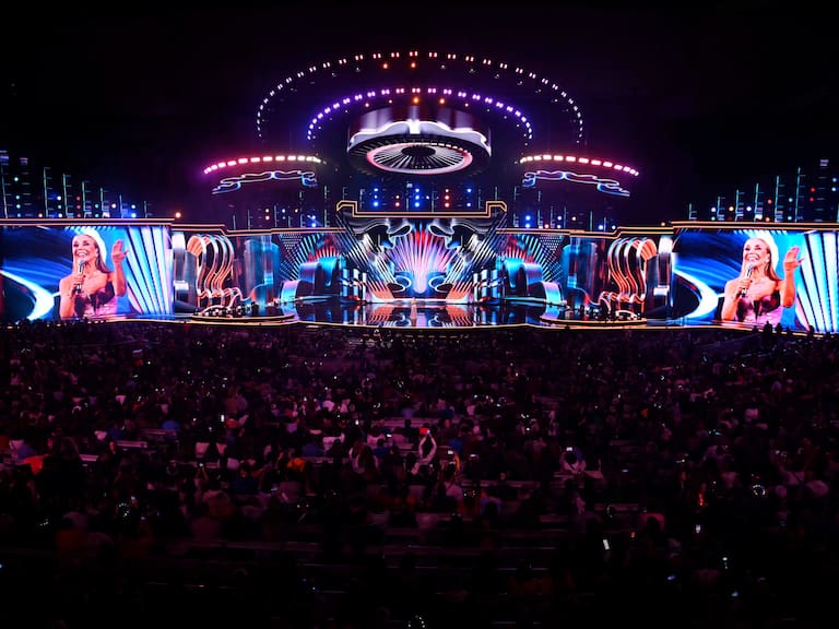 23 DE FEBRERO DE 2025 / VIÑA DEL MAR
Karen Doggenweiler y Rafael Araneda, durante el Festival Internacional de la Canción Viña 2025 en la Quinta Vergara
FOTO: PABLO OVALLE ISASMENDI/