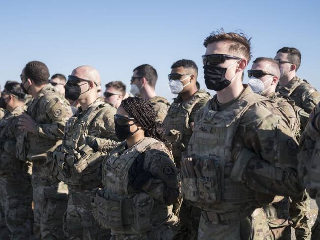 Soldados de la OTAN llegan a una base militar en Rumania