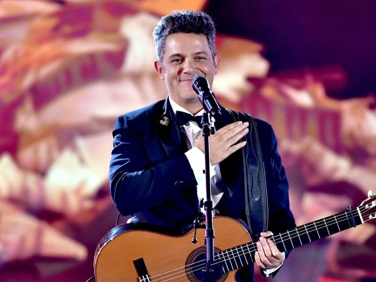 Alejandro Sanz agenda una nueva fecha en Chile para concierto íntimo de su gira «Sanz en Vivo»
