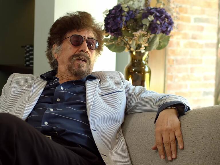 Compadre Moncho celebra homenaje en mural de restaurante “El Hoyo”: obra de arte incluye a 11 iconos chilenos