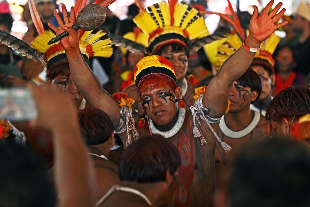 Indígenas son parte de una celebración oficial en Brasilia la capital de Brasil