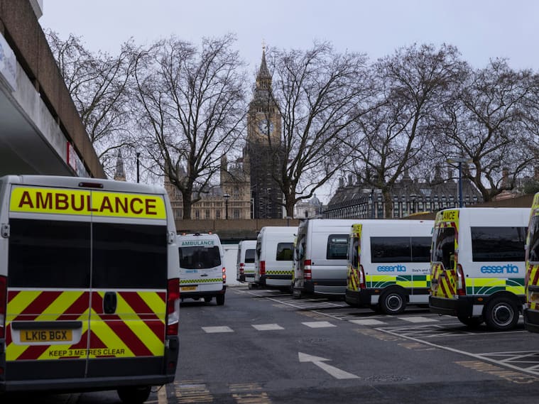 Ambulancias dejaron pacientes con covid-19 en un hospital de Londres