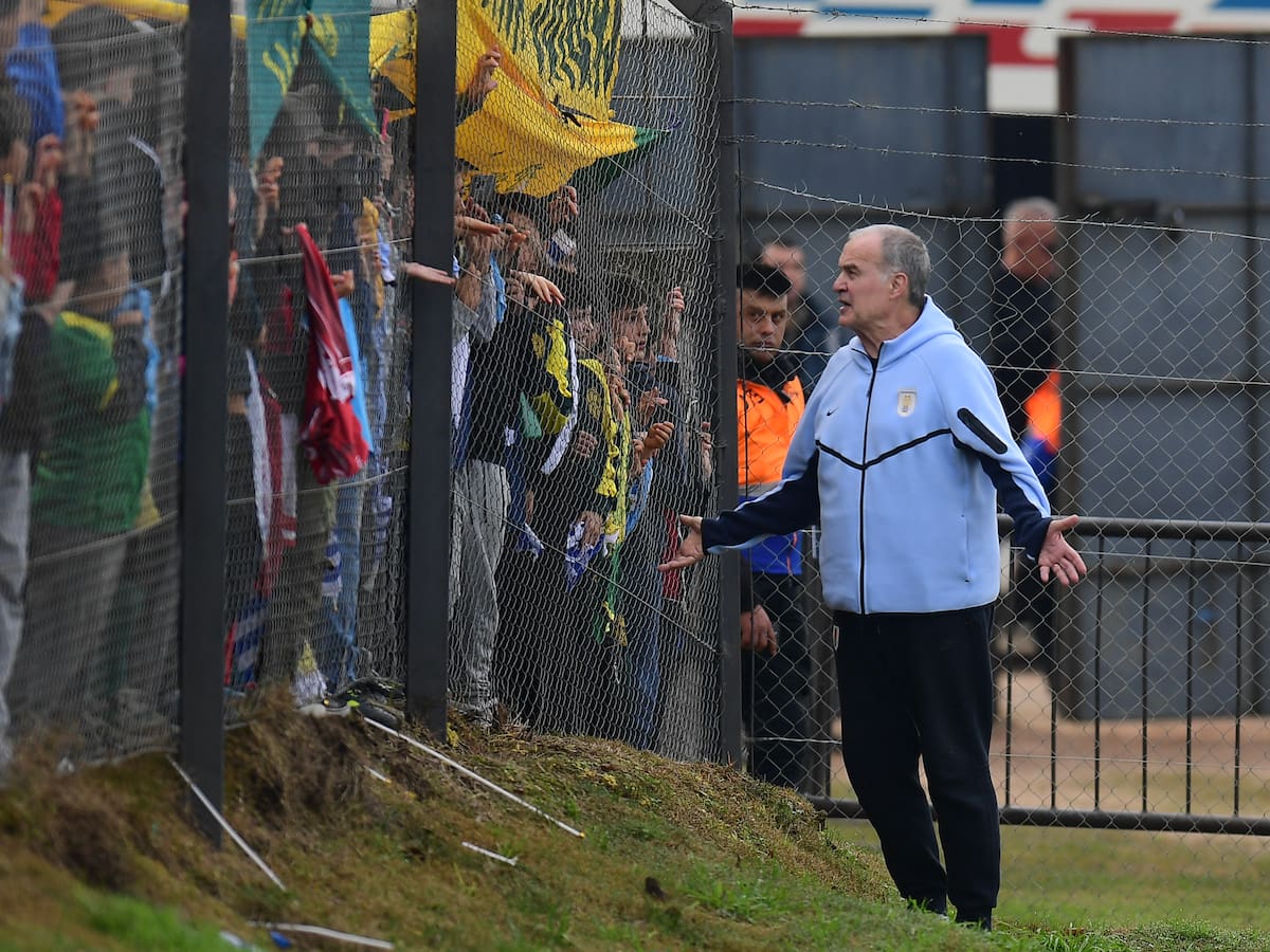 “Me dejaron solo”: El brutal y secreto reproche de Marcelo Bielsa que desata la guerra total en Uruguay