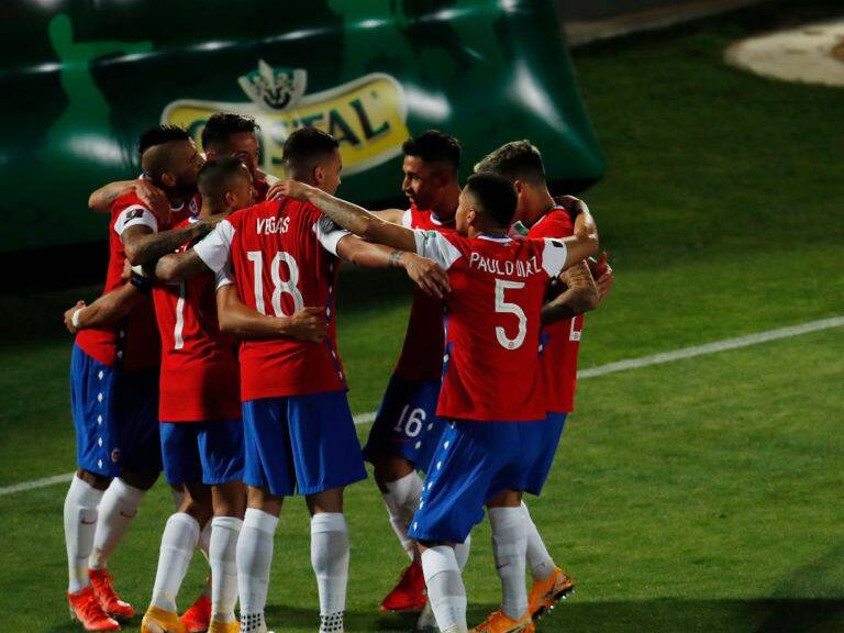 SANTIAGO, CHILE - OCTOBER 13: Alexis Sánchez of Chile celebrates after scoring the second goal of his team with teammates during a match between Chile and Colombia as part of South American Qualifiers for Qatar 2022 at Estadio Nacional de Chile on October 13, 2020 in Santiago, Chile. (Photo by Alberto Valdes-Pool/Getty Images)