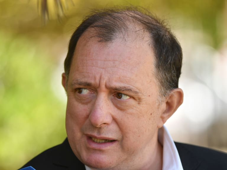 “Me firma un papel y se queda con la casa mal hecha”: ministro Poduje responde con hostilidad a vecinos de El Olivar