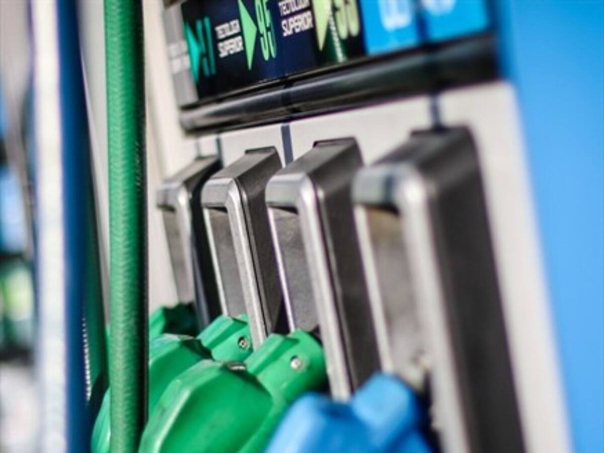 Baja el precio de los combustibles, incluido el diésel