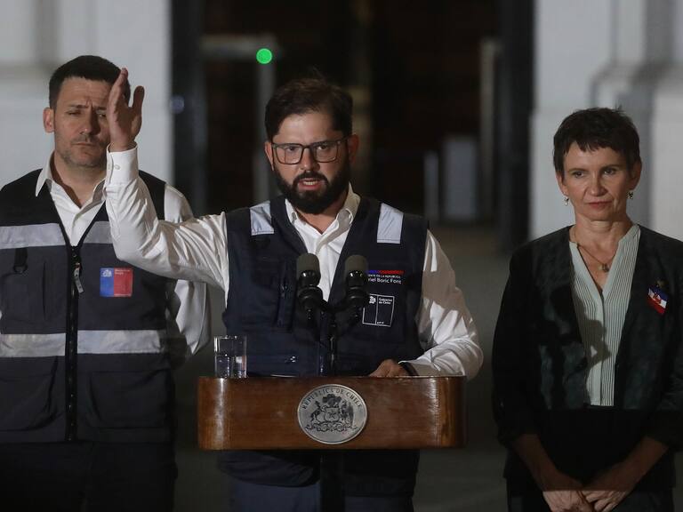 “No lo vamos a dejar pasar”: Presidente Boric critica duramente a empresas responsables del corte masivo de luz en Chile