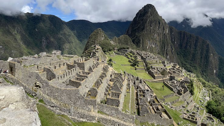 “No podemos cantar victoria”: chilenos atrapados en Machu Picchu reciben ayuda de la policía peruana