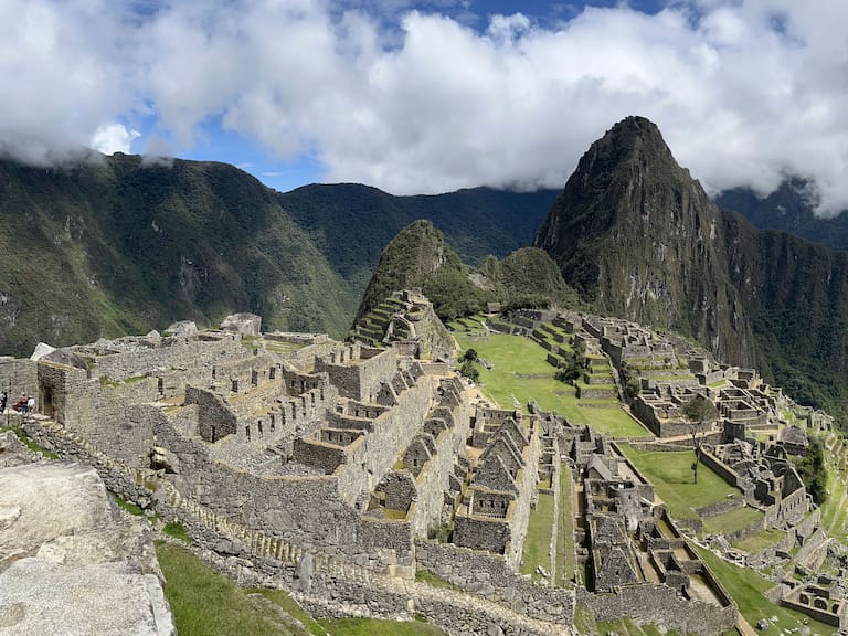 “No podemos cantar victoria”: chilenos atrapados en Machu Picchu reciben ayuda de la policía peruana